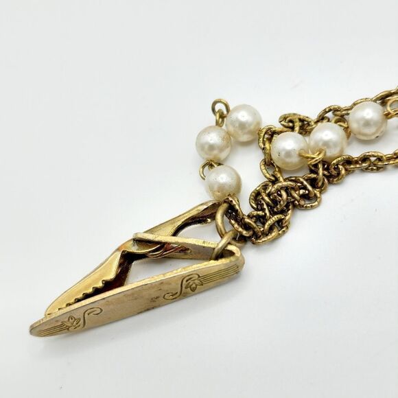 Vintage gold triple chain pearl sweater clip - Picture 6 of 8